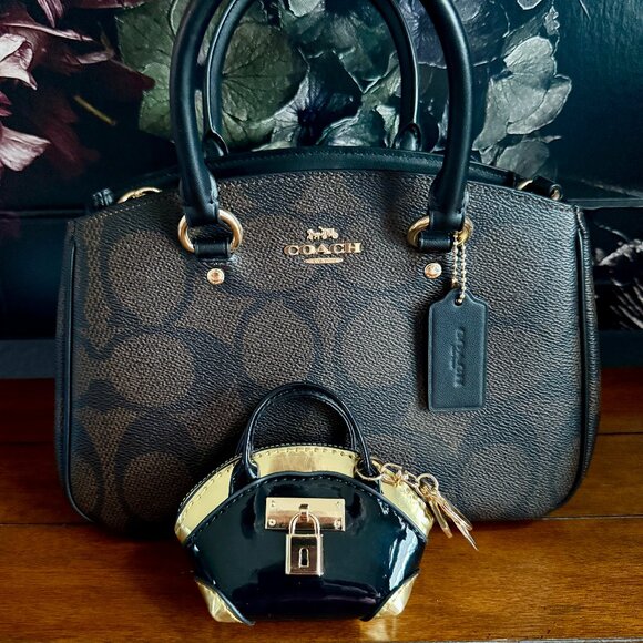 NEW Mini Keychain Handbag Keychain Coin Purse Glossy Black Golden Hardware - Picture 4 of 4